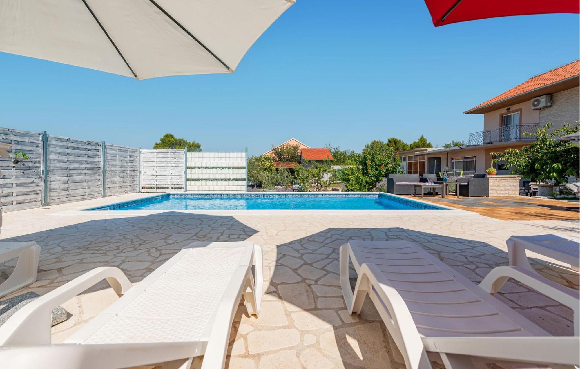 Amazing Home In Lisicic With Outdoor Swimming Pool Lisicici Εξωτερικό φωτογραφία