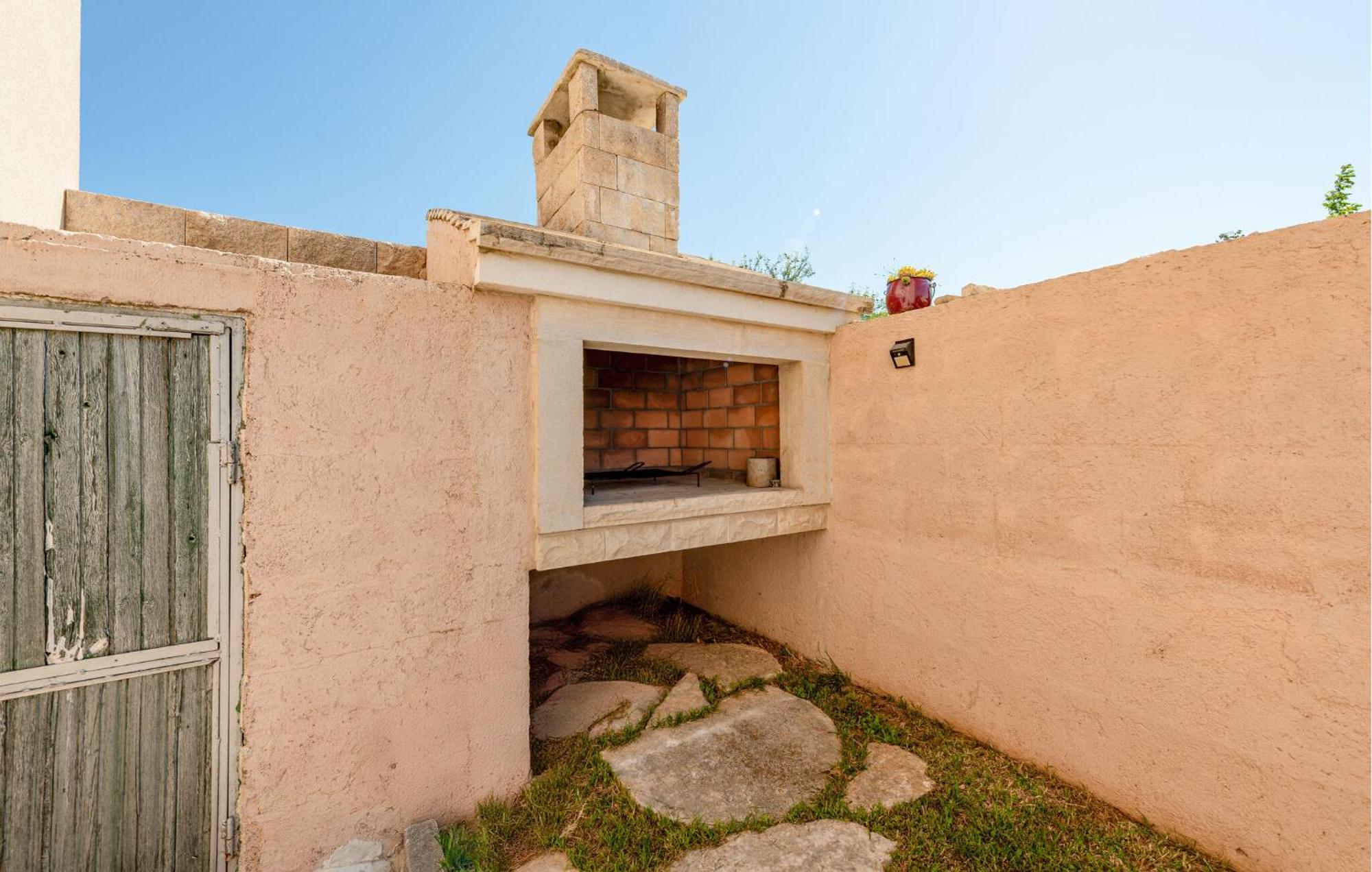 Amazing Home In Lisicic With Outdoor Swimming Pool Lisicici Εξωτερικό φωτογραφία
